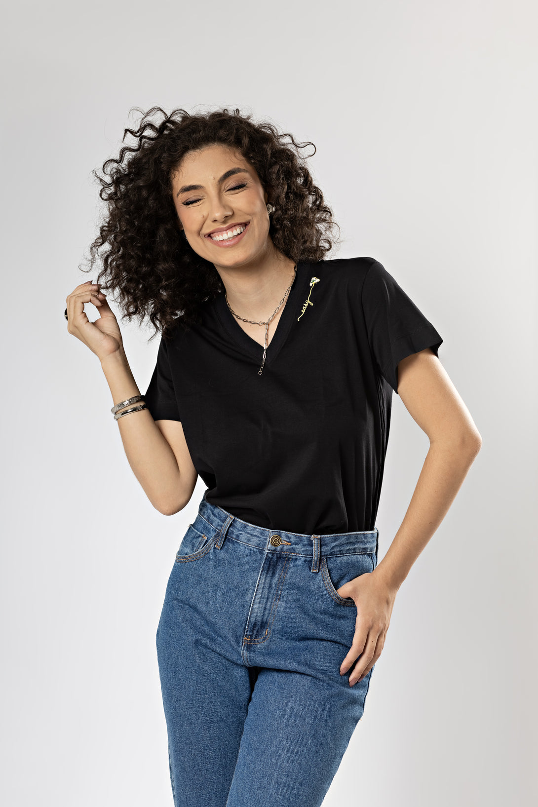 Camiseta Básica Easy Gola V Algodão Egípcio