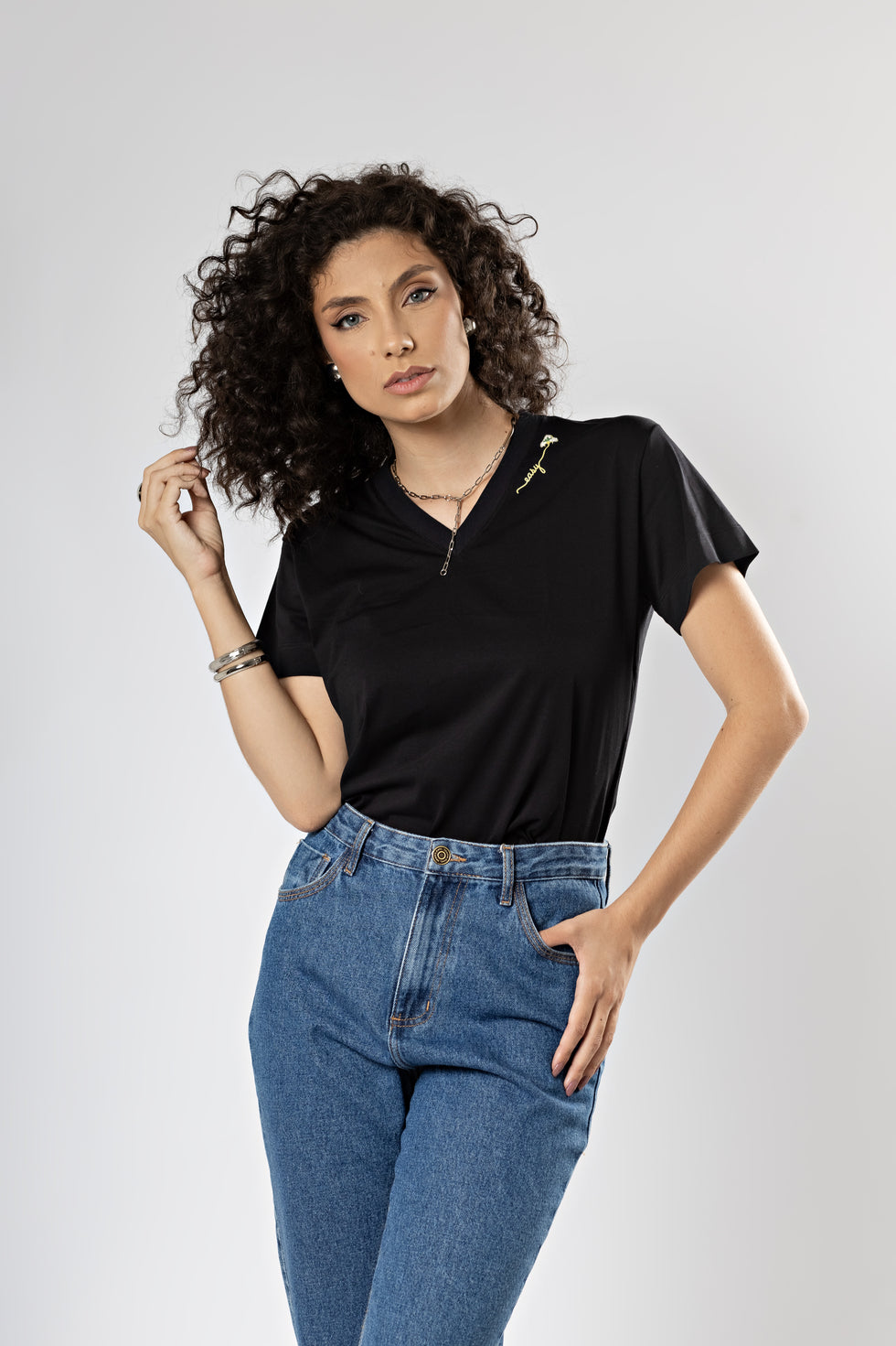 Camiseta Básica Easy Gola V Algodão Egípcio
